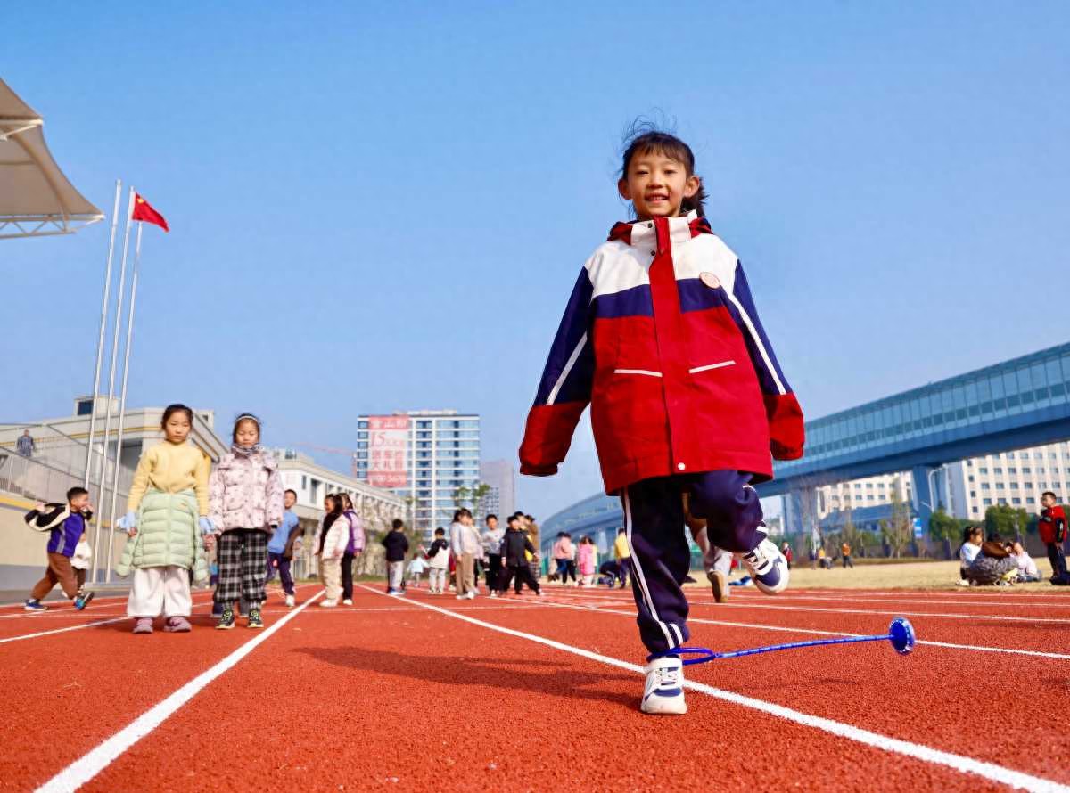 代表建议中小学每天2小时体育活动时间